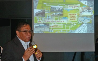 <p><strong>NORTH LUZON ROADSHOW.</strong> Clark International Airport Corporation (CIAC) President and CEO Alexander Cauguiran briefs tourism stakeholders in Baguio City during the airport's Clark North Luzon Roadshow on Friday (June 15, 2018) on the development plans of Clark Airport to meet the growing number travelers in the country.  Cauguiran expresses hope that travelers from northern Philippines will patronize the Clark gateway. <em>(Photo by Liza T. Agoot)</em></p>